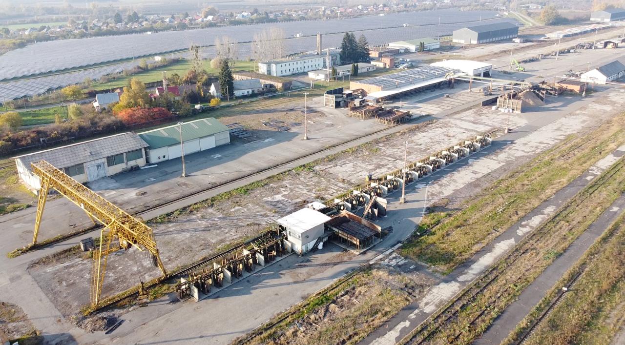 Territory and buildings photo 2