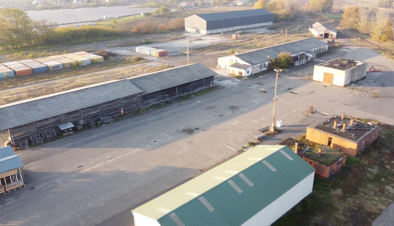 Territory and buildings photo 7